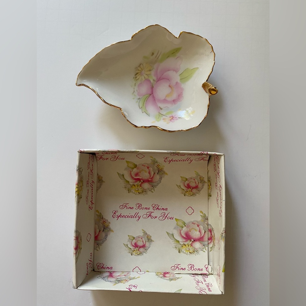 VTG Leaf Shaped Hand Painted Dish With Pink Flowers Gold Rim, small